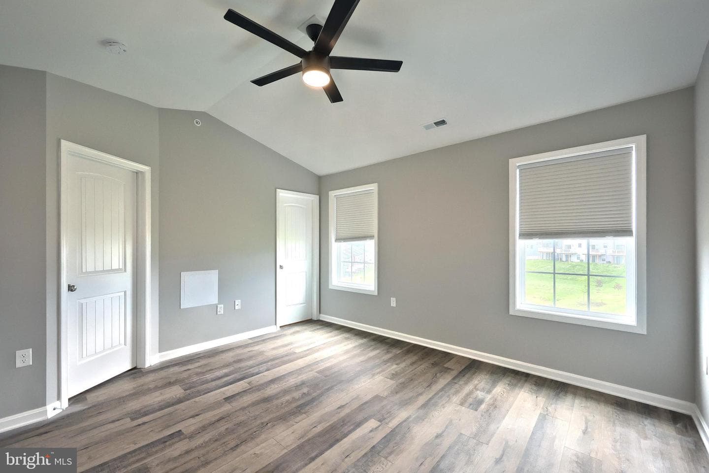 242 Hudson Blvd photo 9