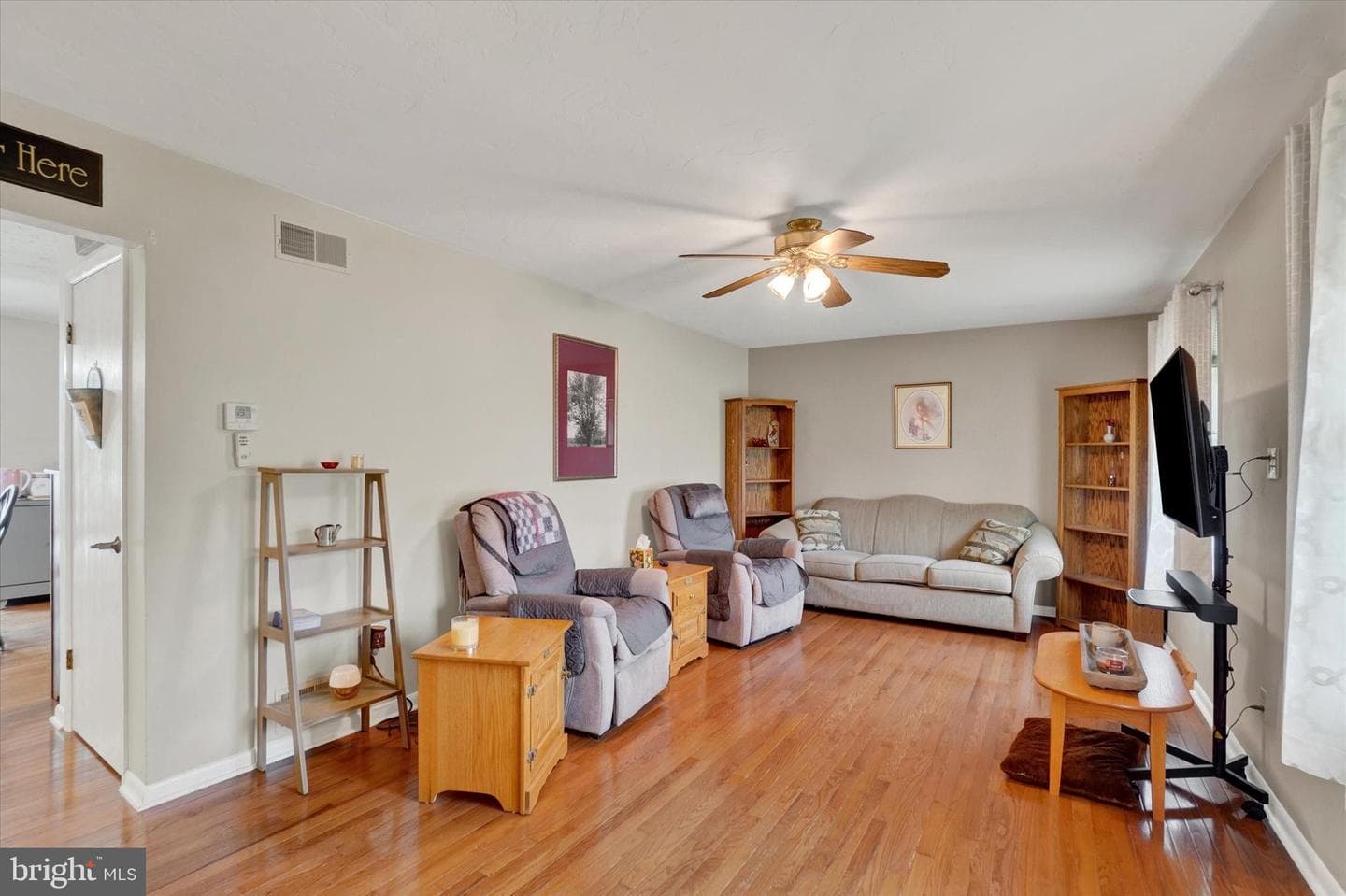 213 Lartry Drive photo 3