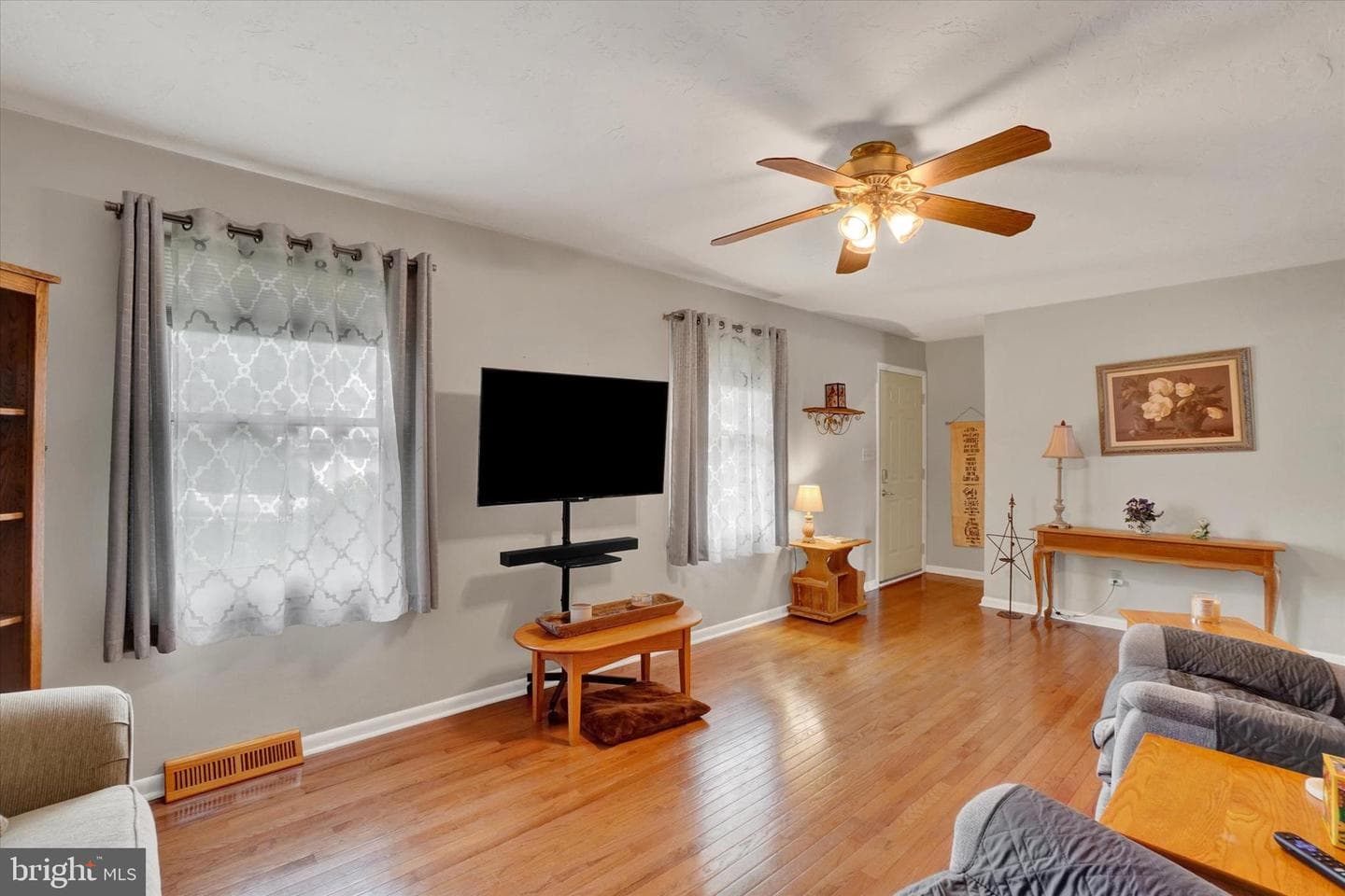 213 Lartry Drive photo 4