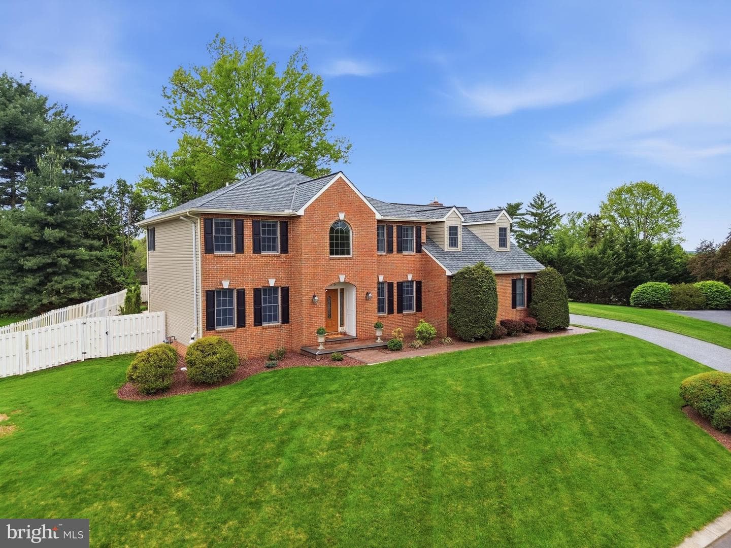 1335 Murifield Drive photo 3