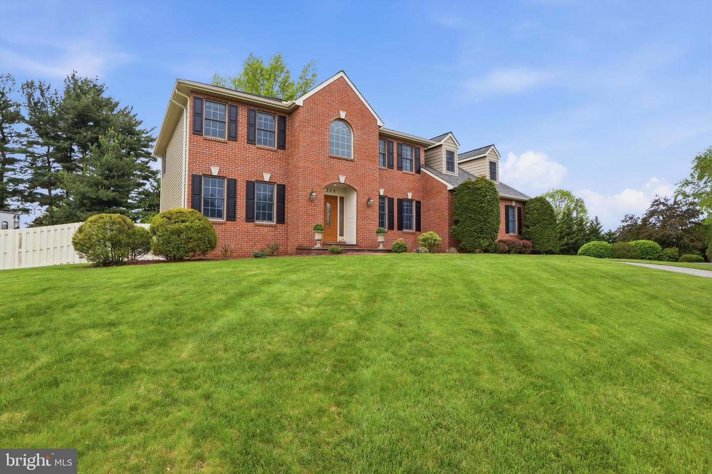 1335 Murifield Drive photo 4