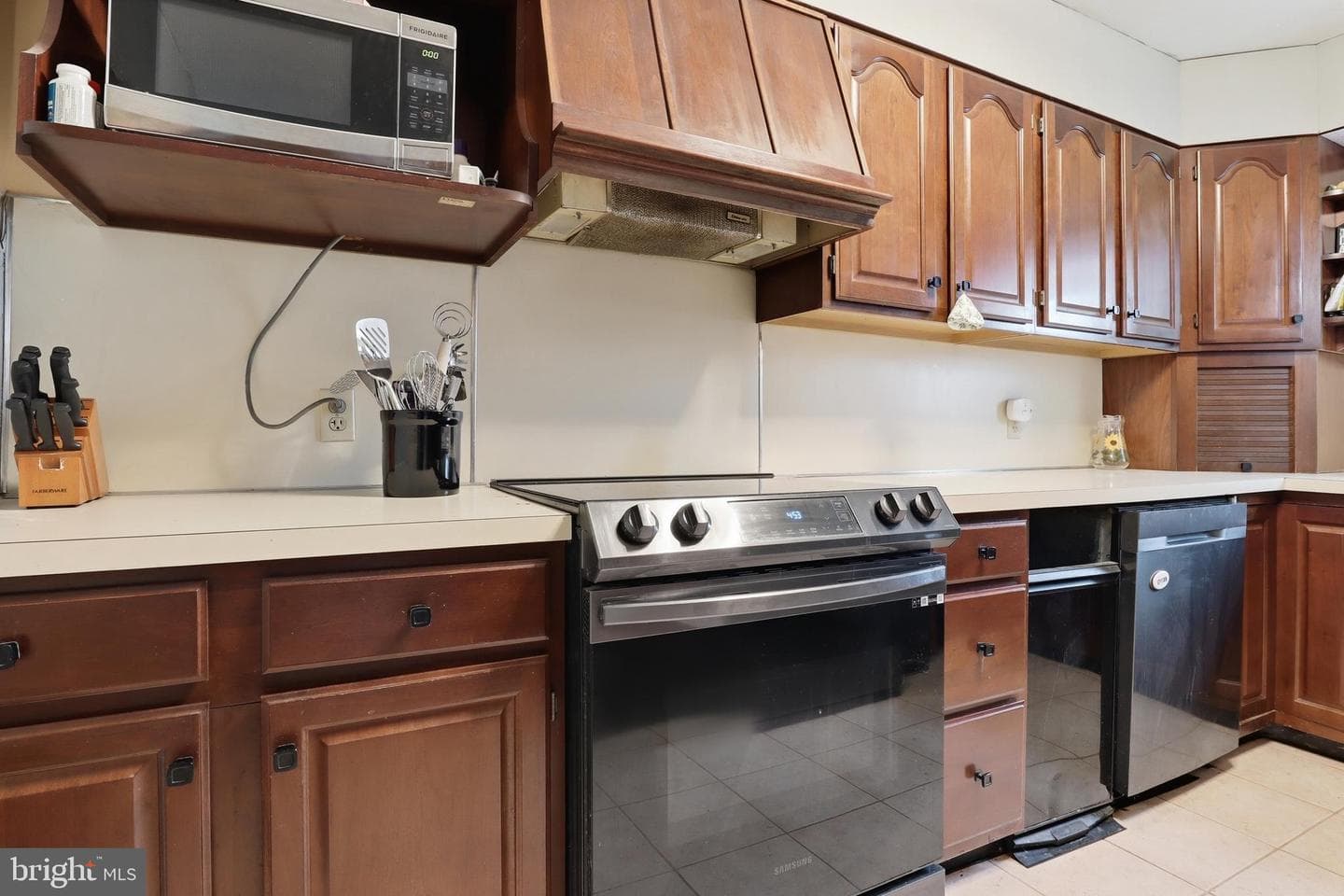 615 E Broadway photo 10