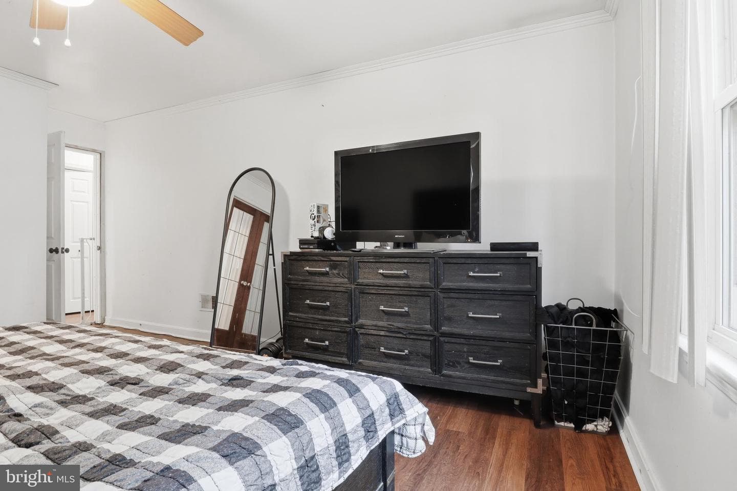 615 E Broadway photo 14