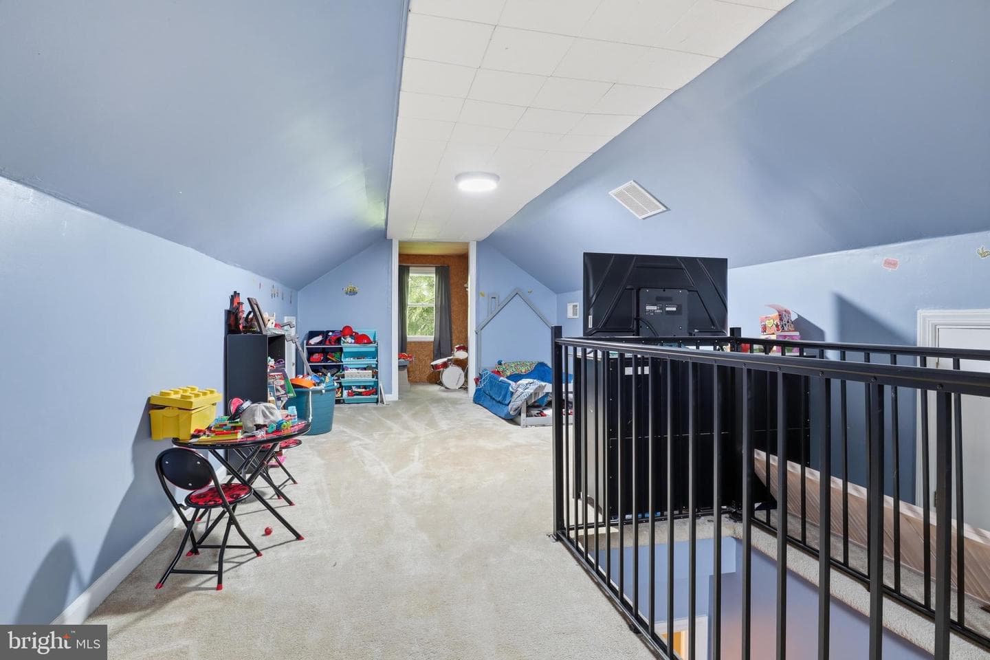 615 E Broadway photo 21