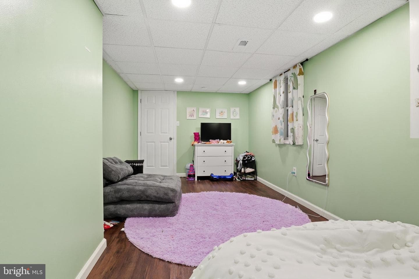 615 E Broadway photo 27