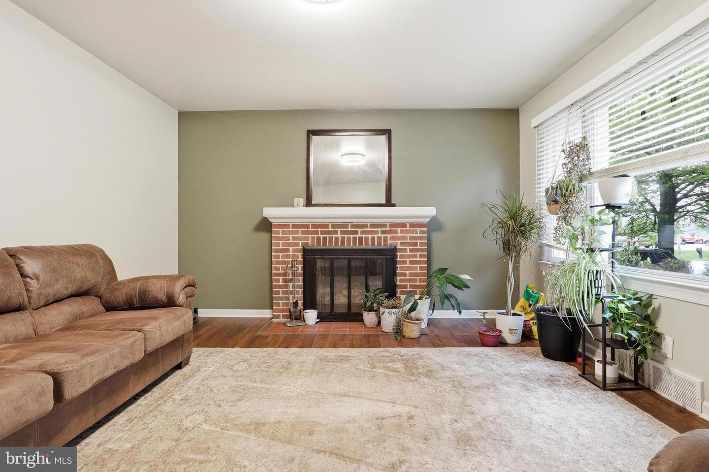 615 E Broadway photo 5