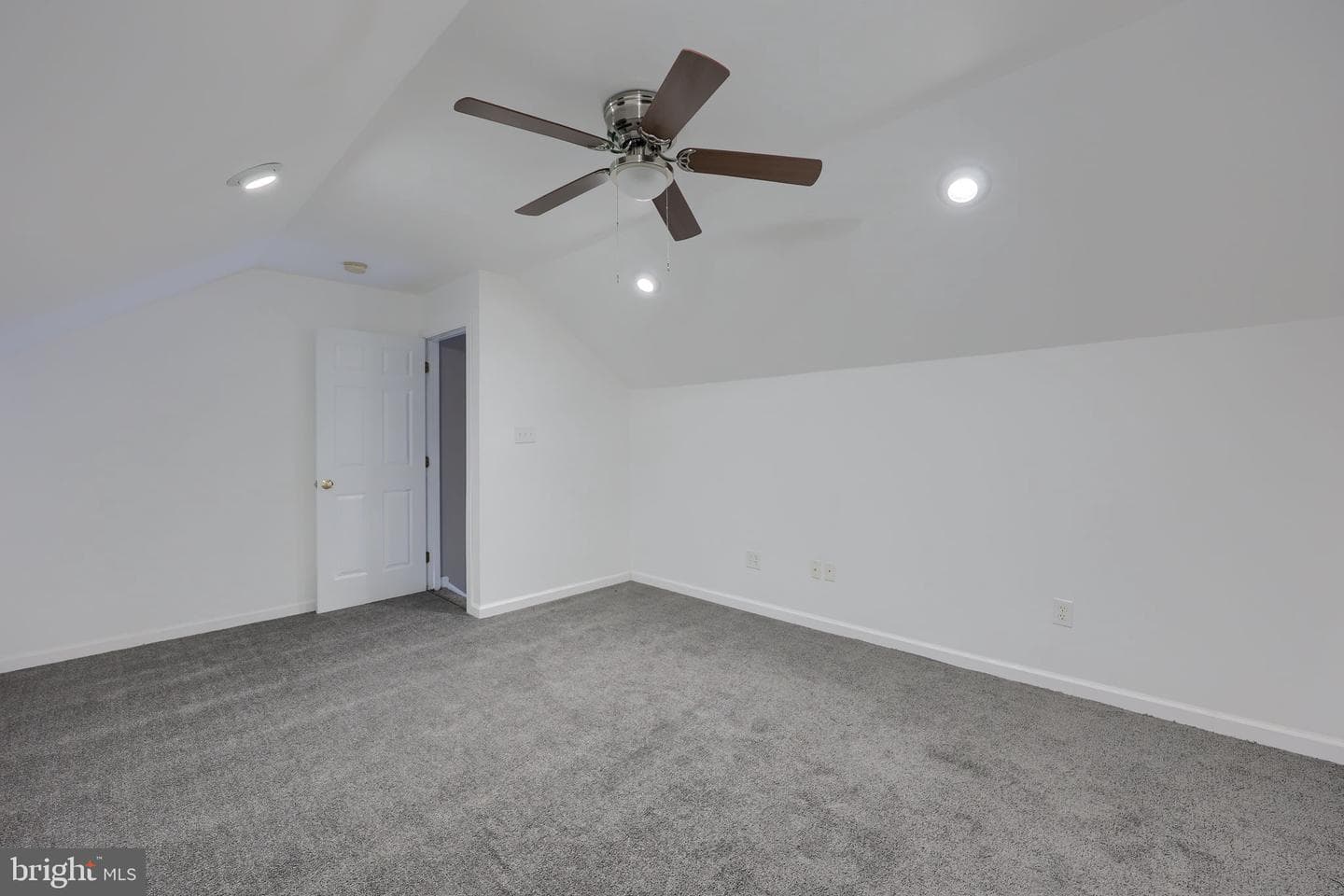 2833 Woodmont Drive photo 25