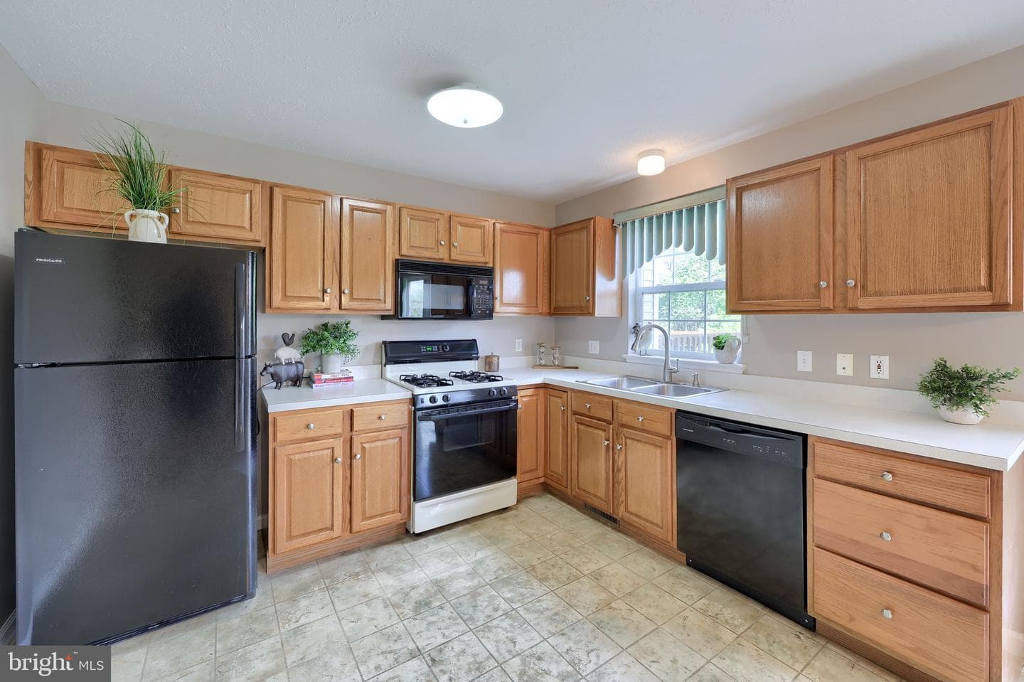 2833 Woodmont Drive photo 9