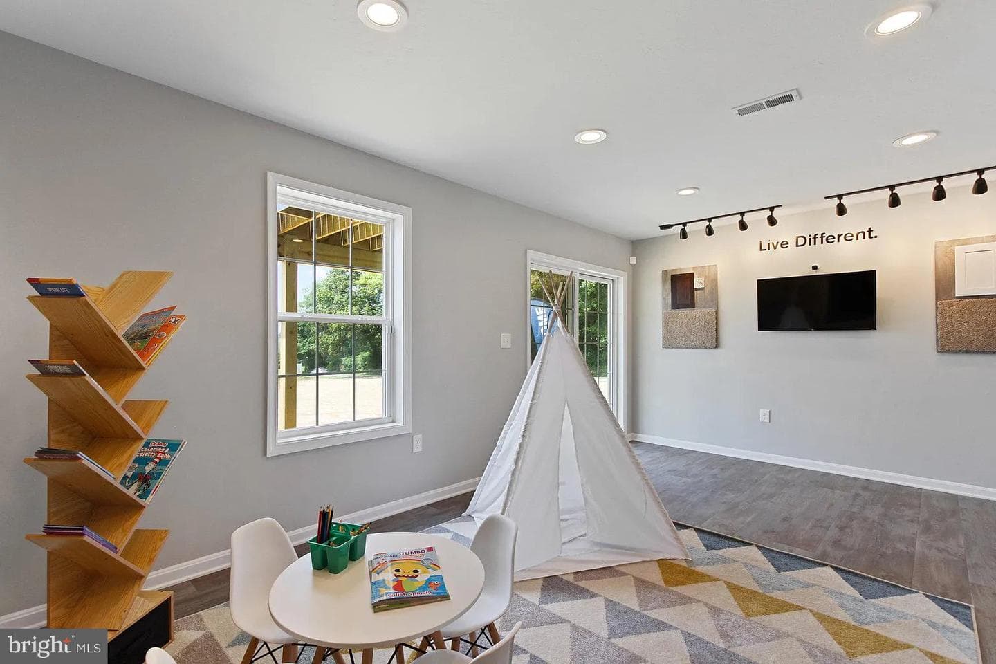 326 Avon Drive photo 7
