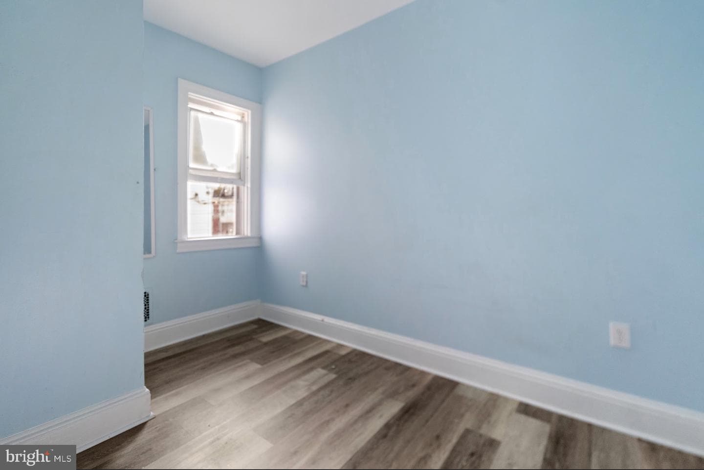 217 E King photo 11