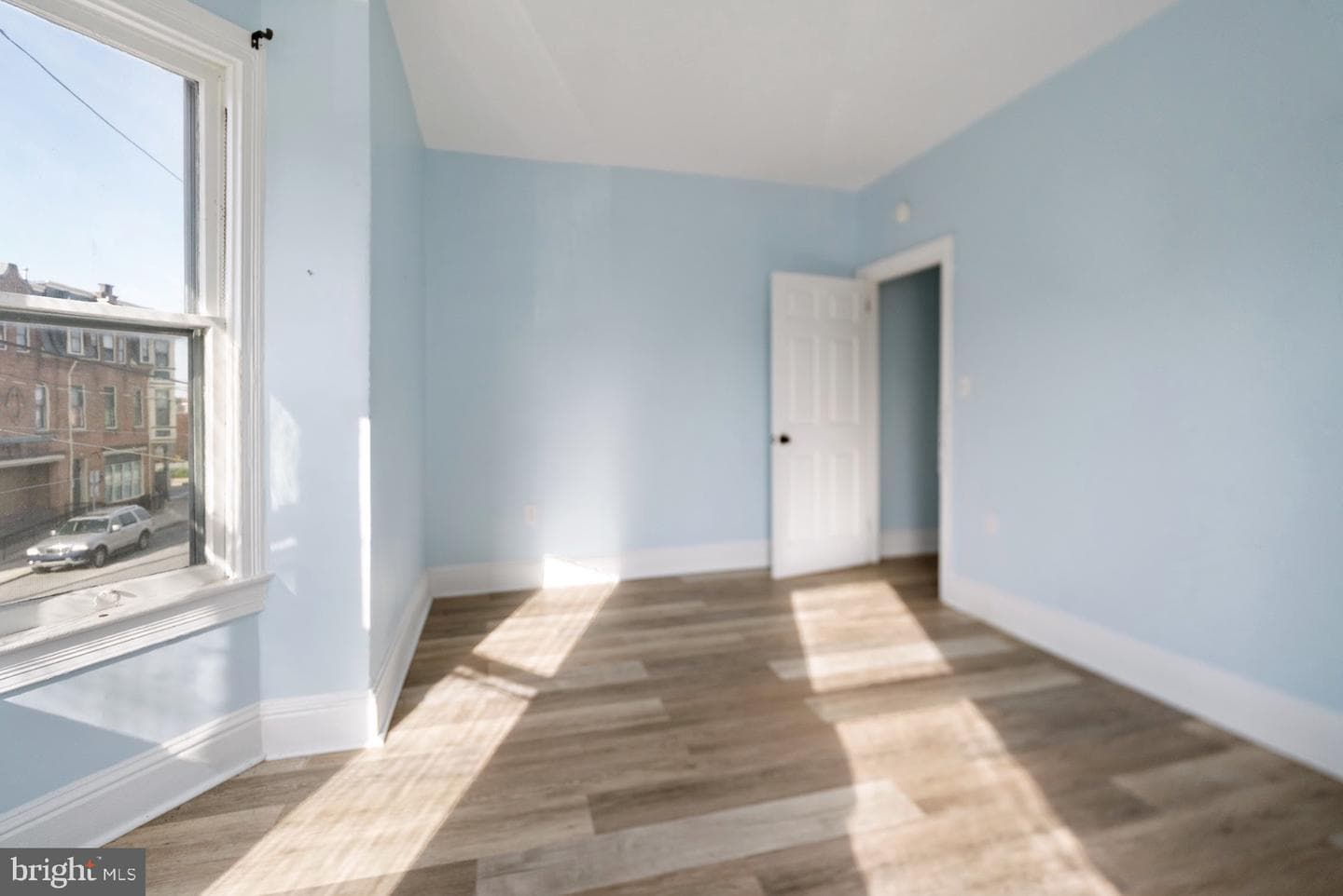217 E King photo 5