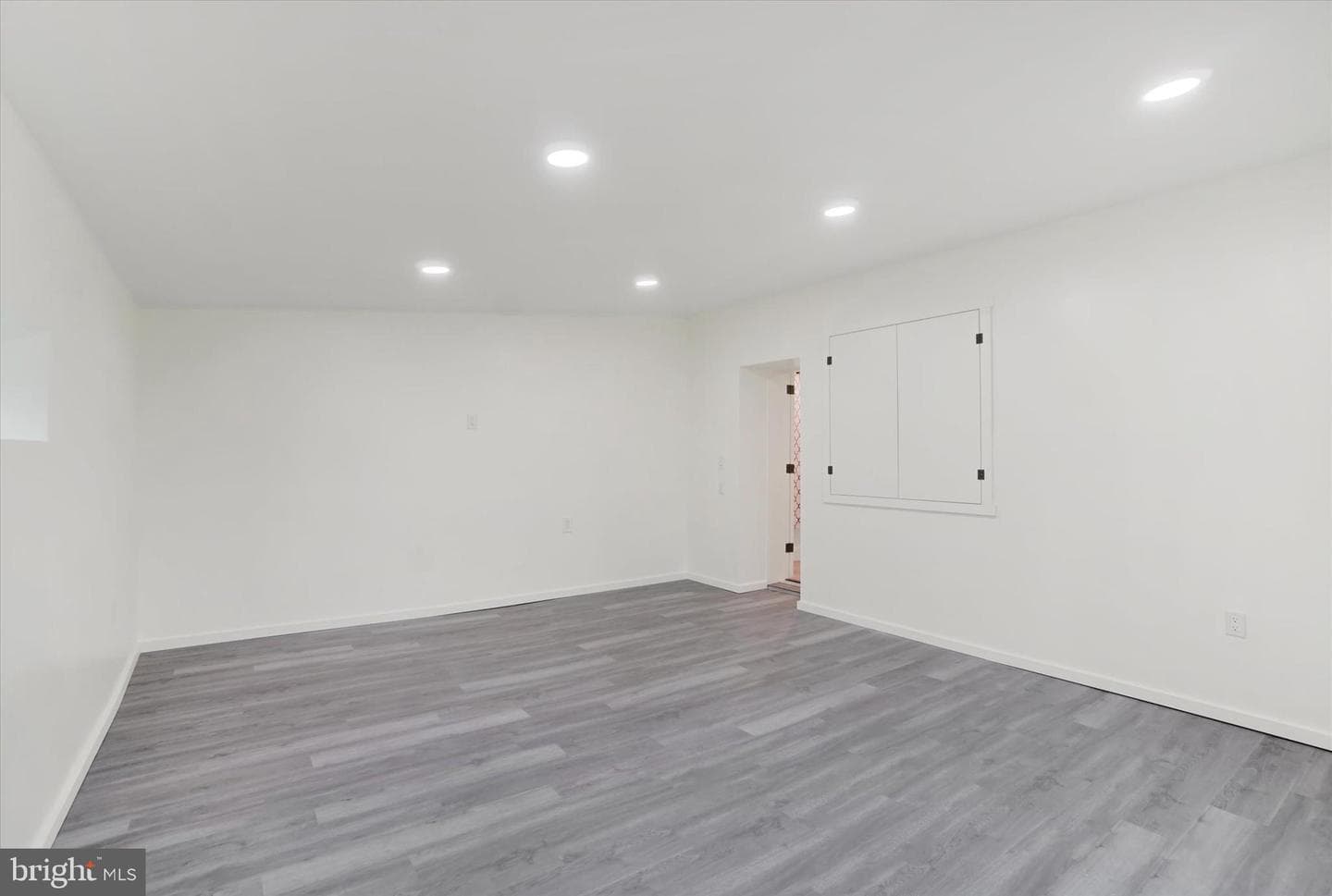 93 W High Street photo 12
