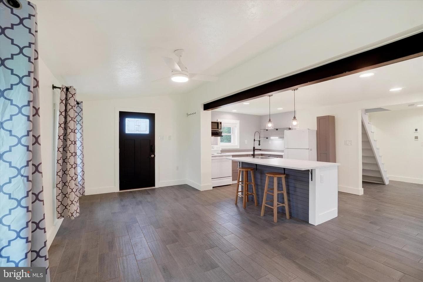 93 W High Street photo 4