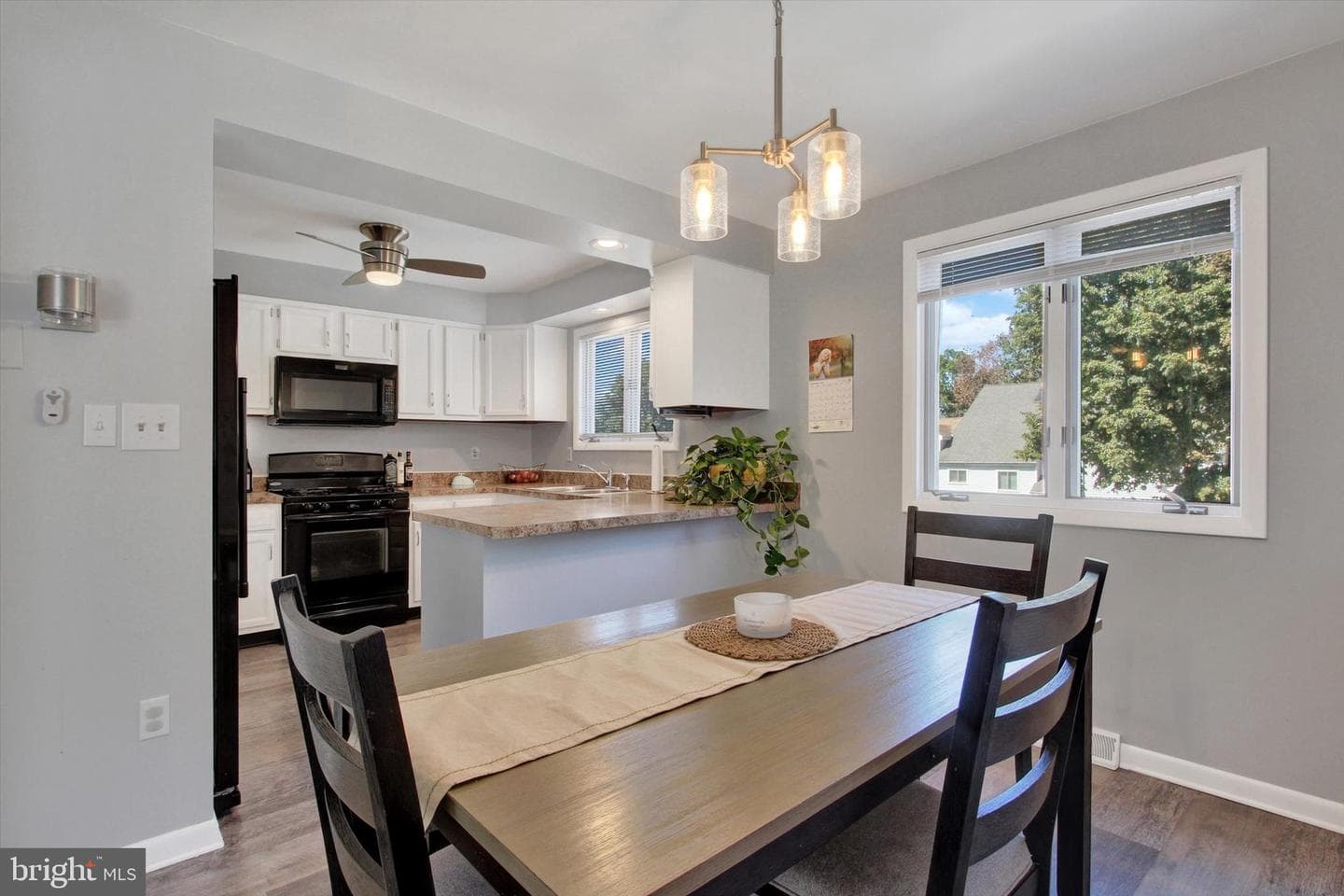 200 Greenleaf Road photo 10