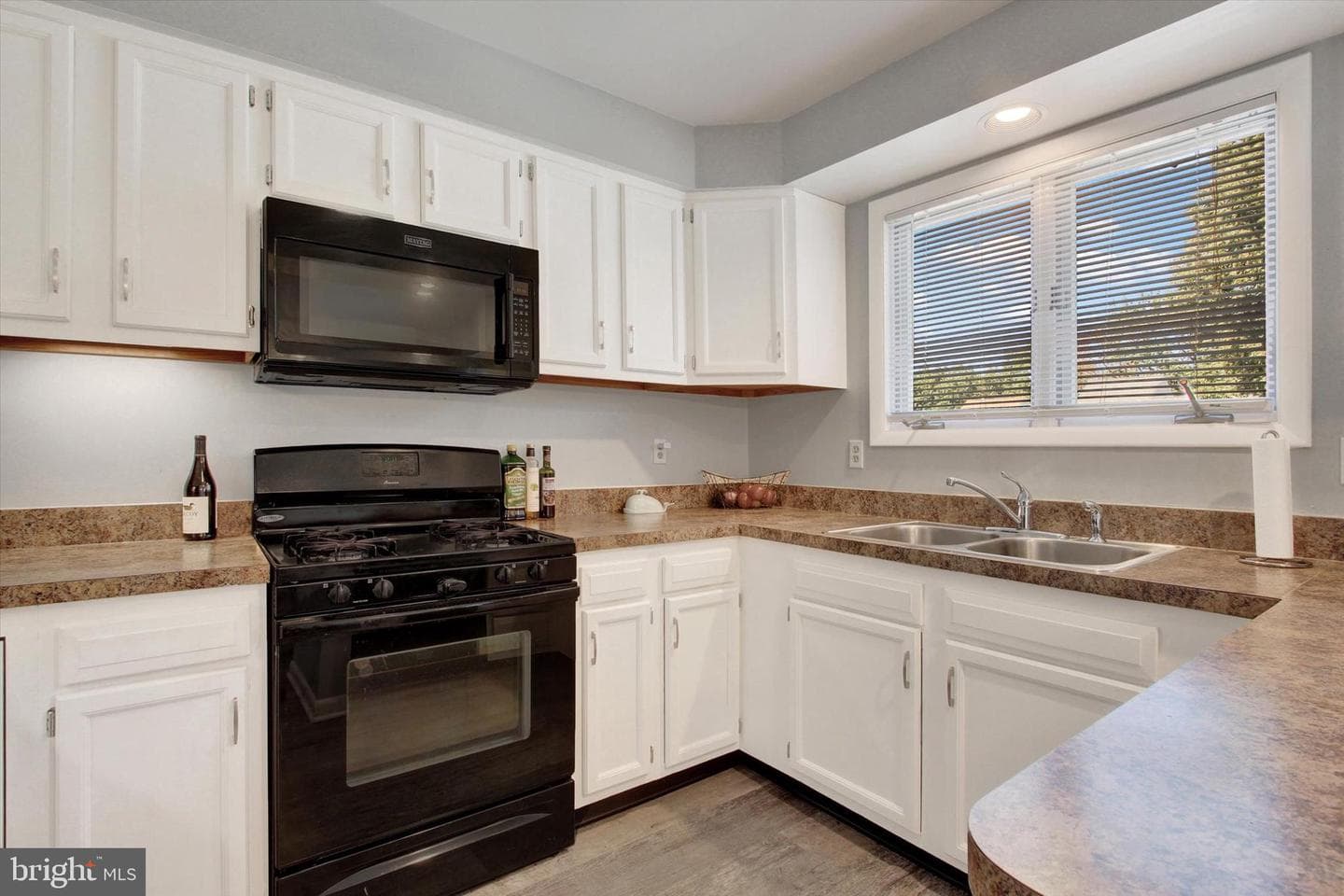 200 Greenleaf Road photo 11