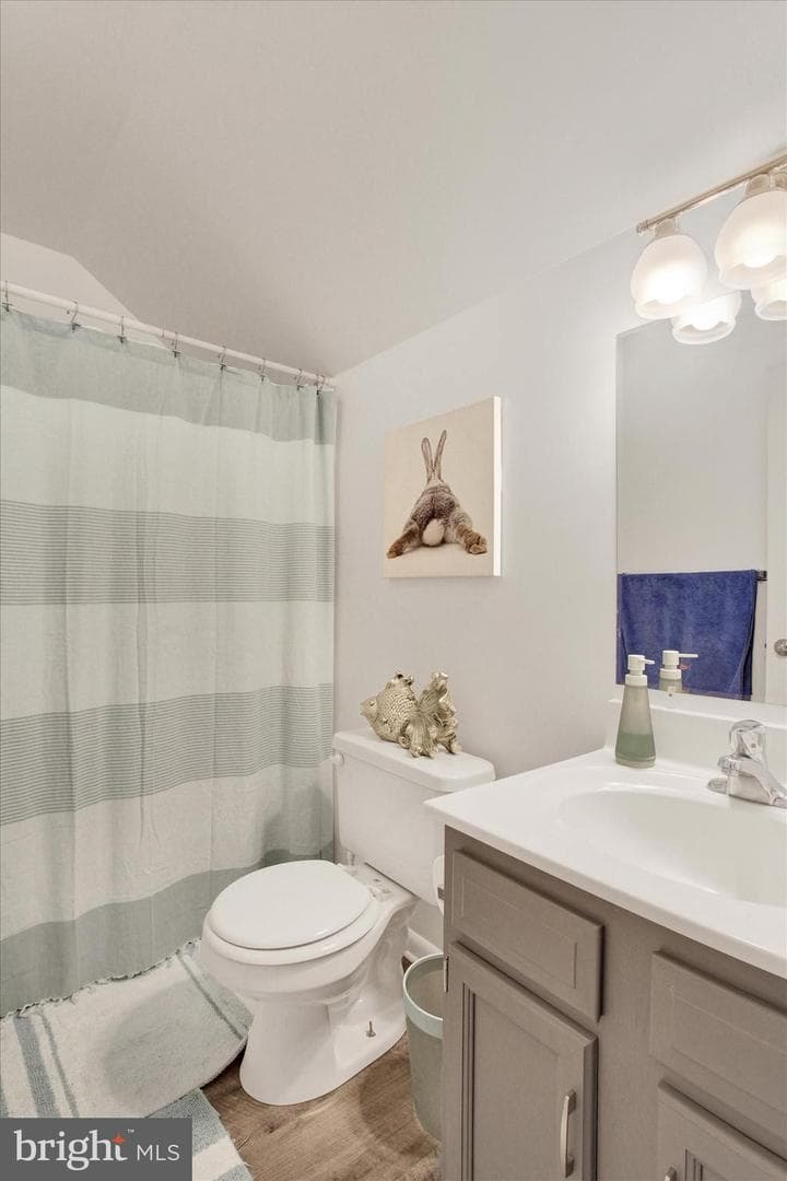 200 Greenleaf Road photo 19