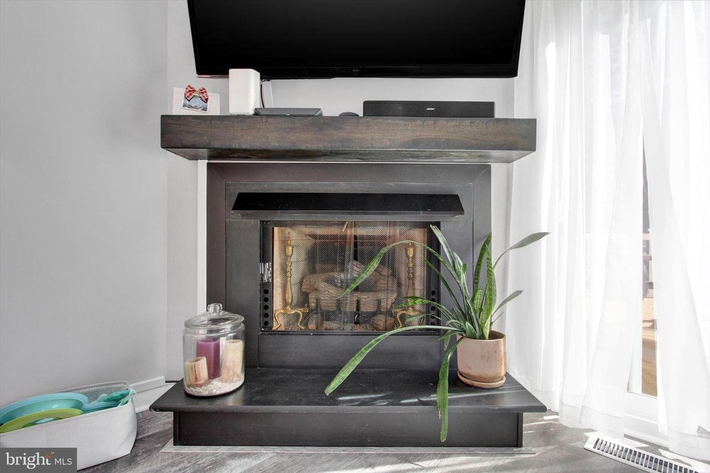 200 Greenleaf Road photo 8