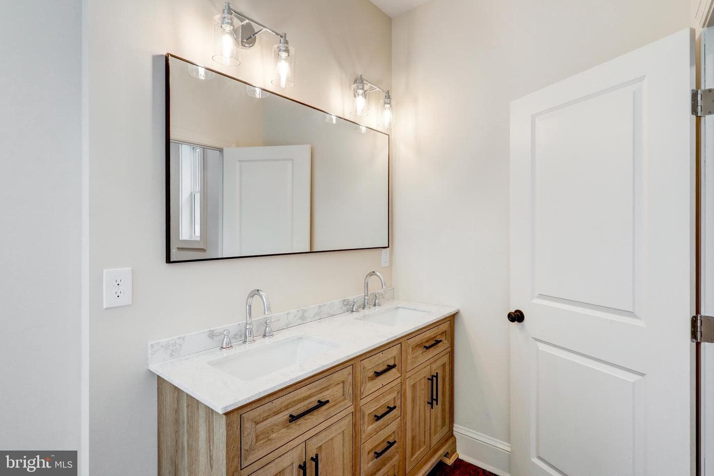 2 N Landvale Street photo 41