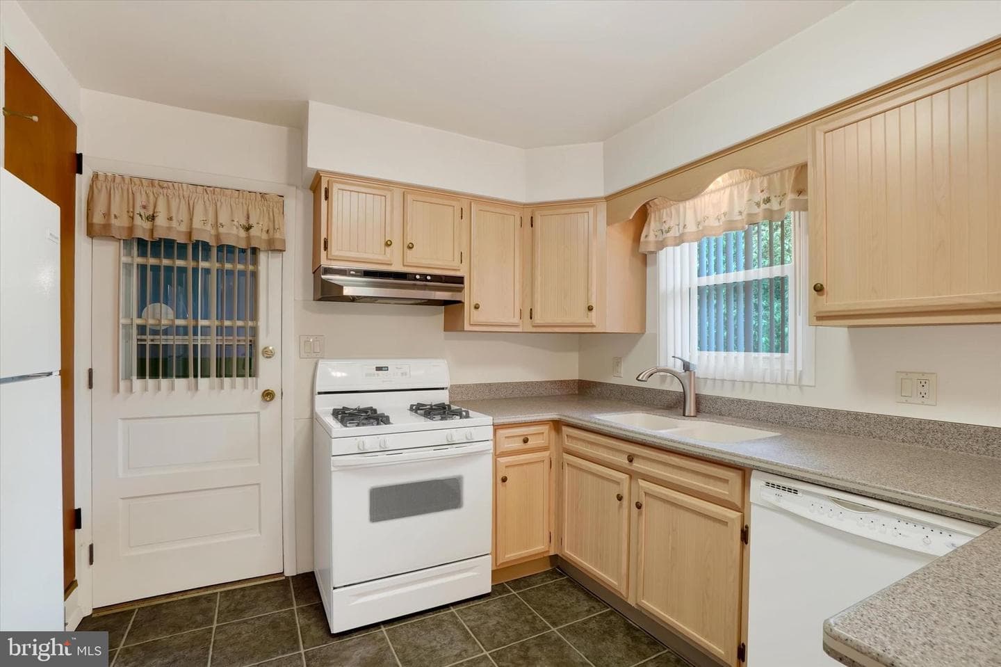 2238 Cedar Road photo 9