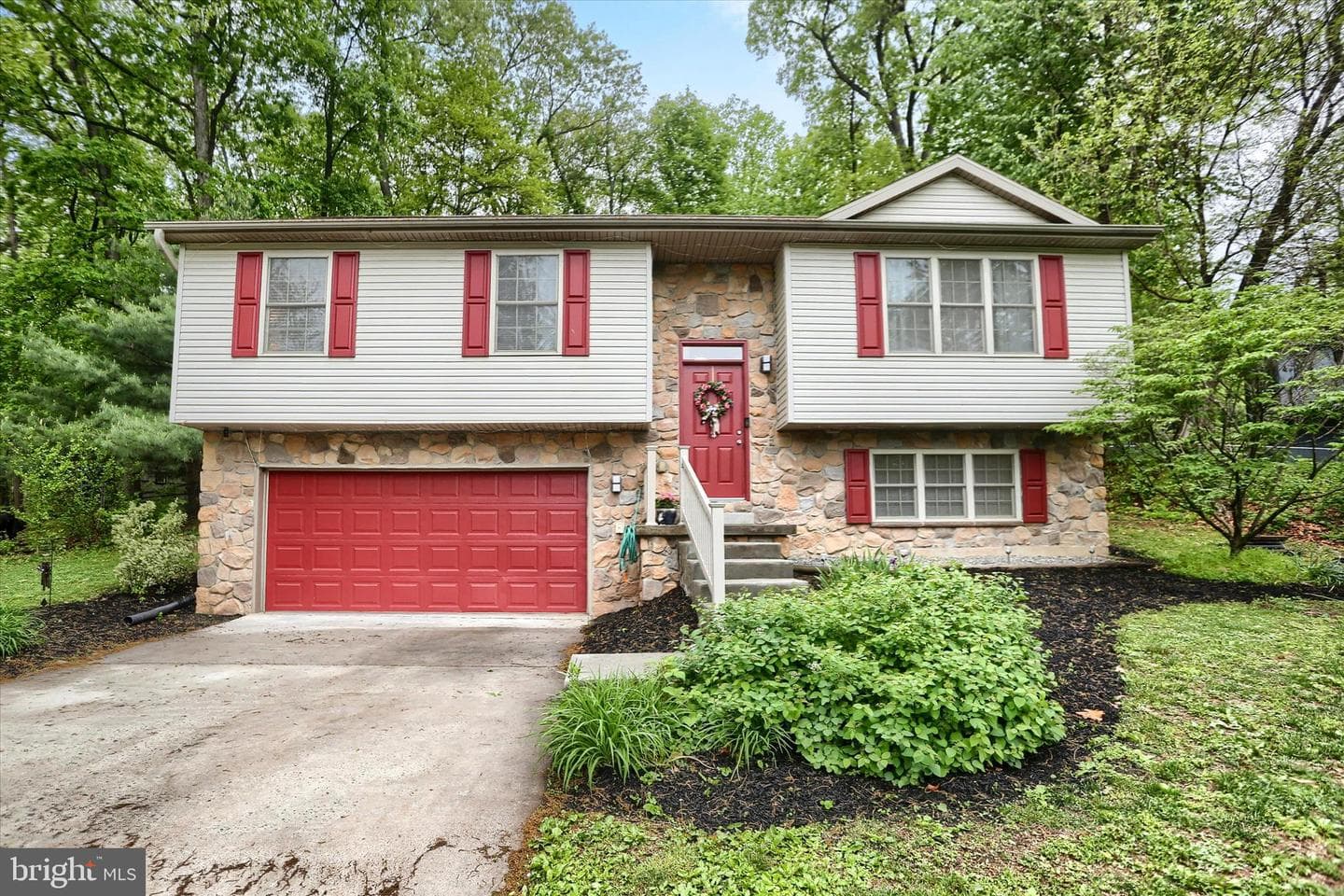 404 Little John Drive photo 1