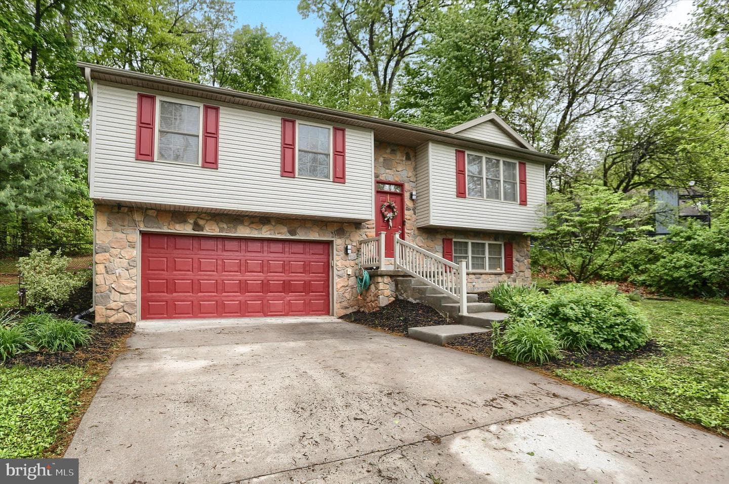 404 Little John Drive photo 2