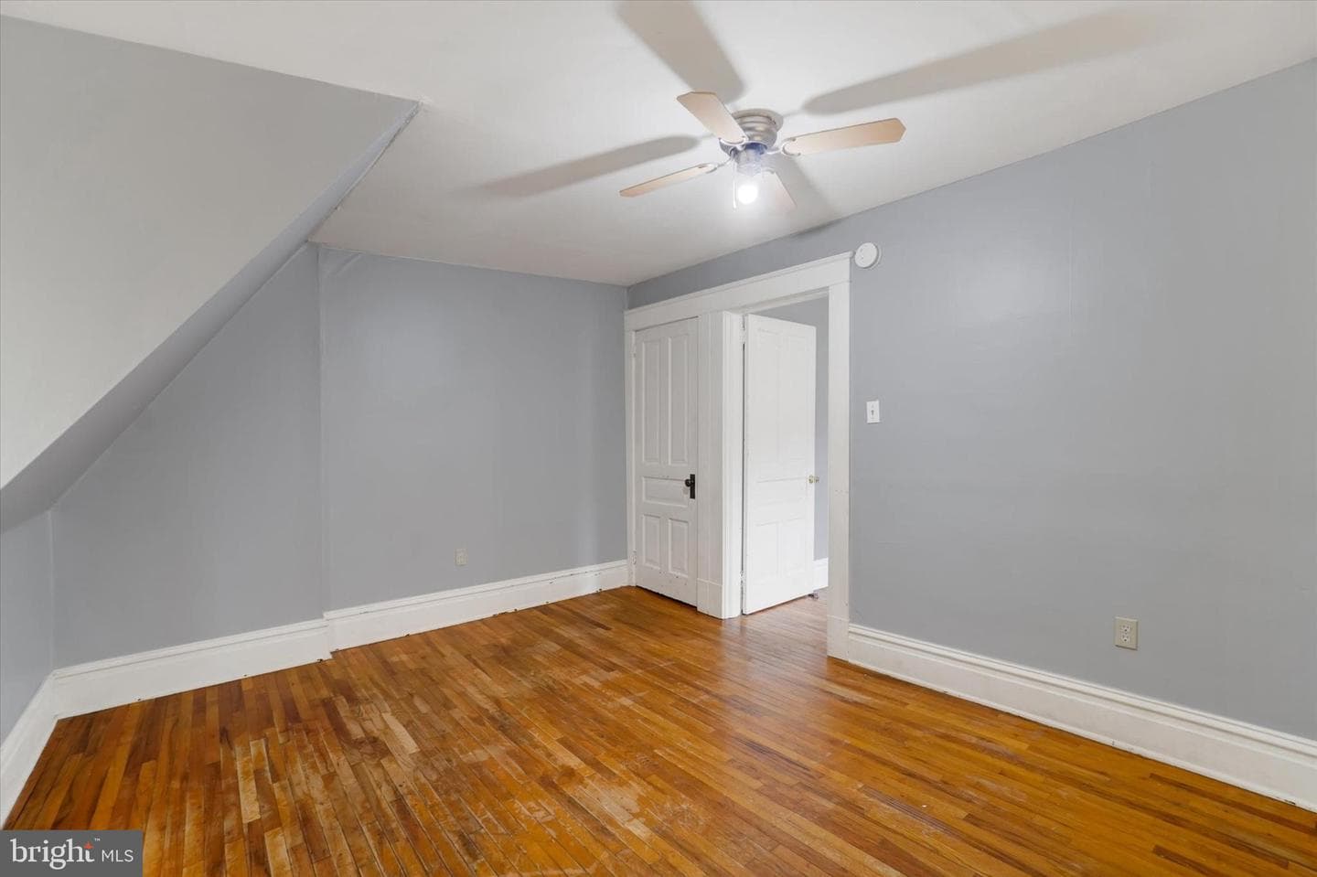 120 E Jackson Street photo 18