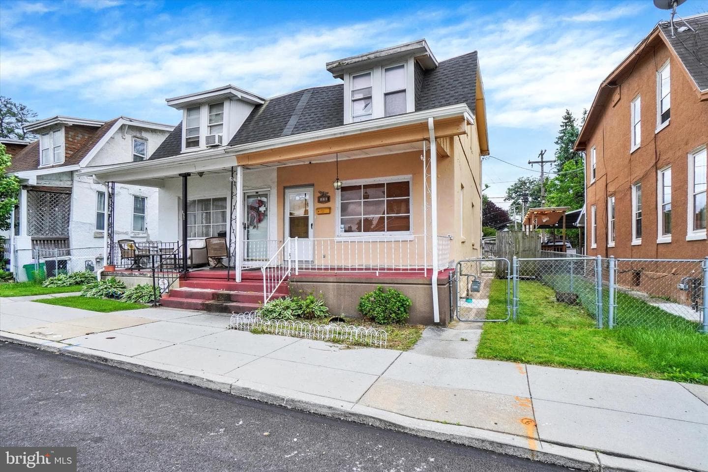 120 E Jackson Street photo 2