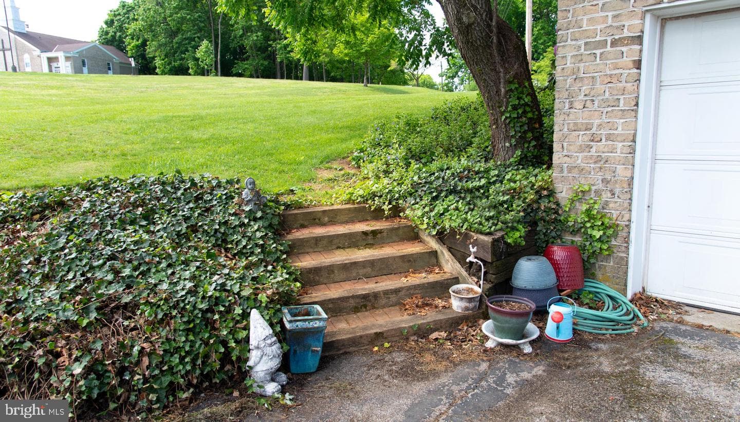 100 Albright Drive photo 14