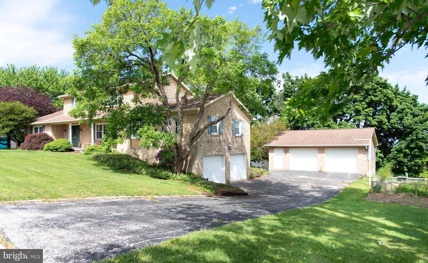 100 Albright Drive photo 4
