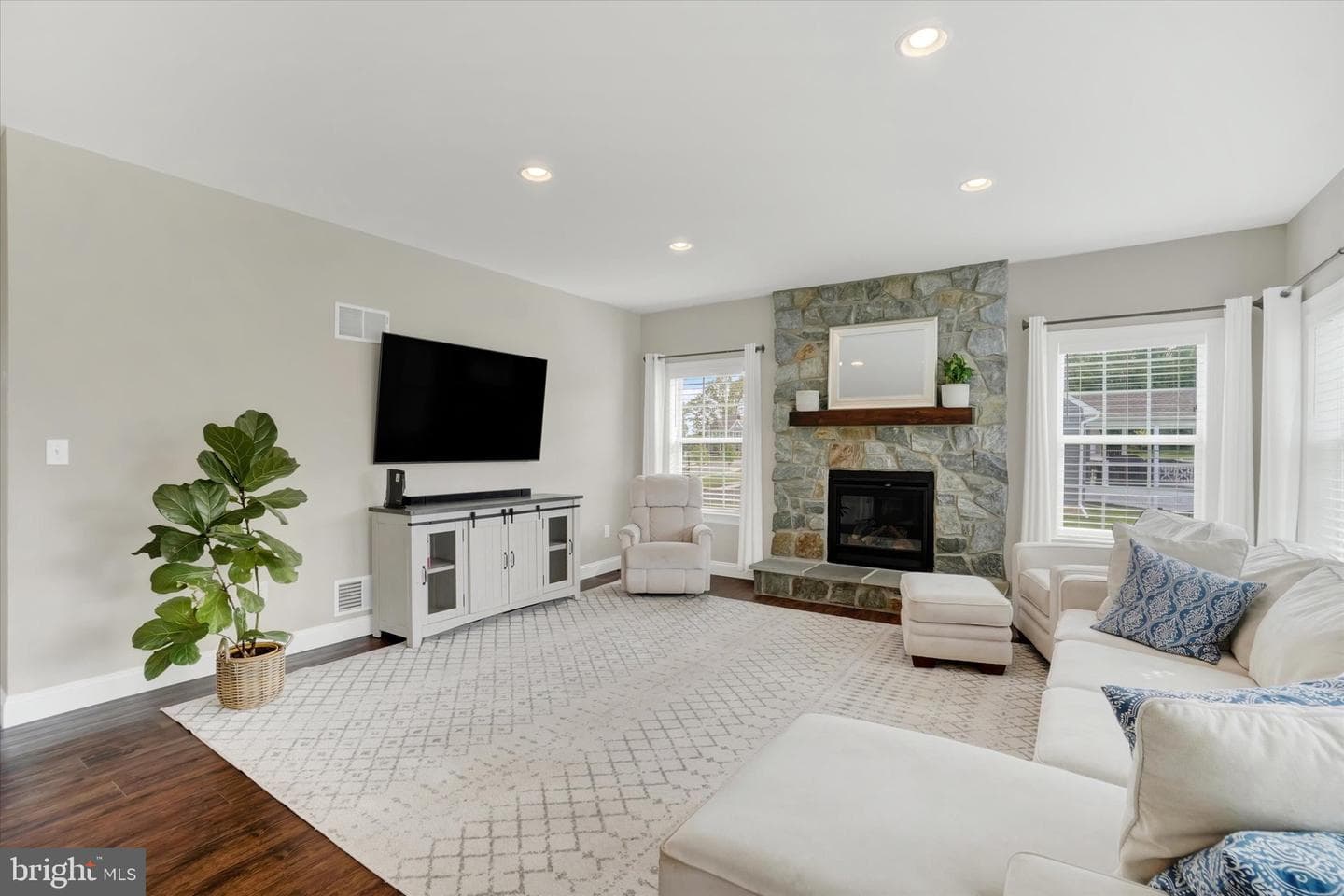 411 Peggy Lane photo 9