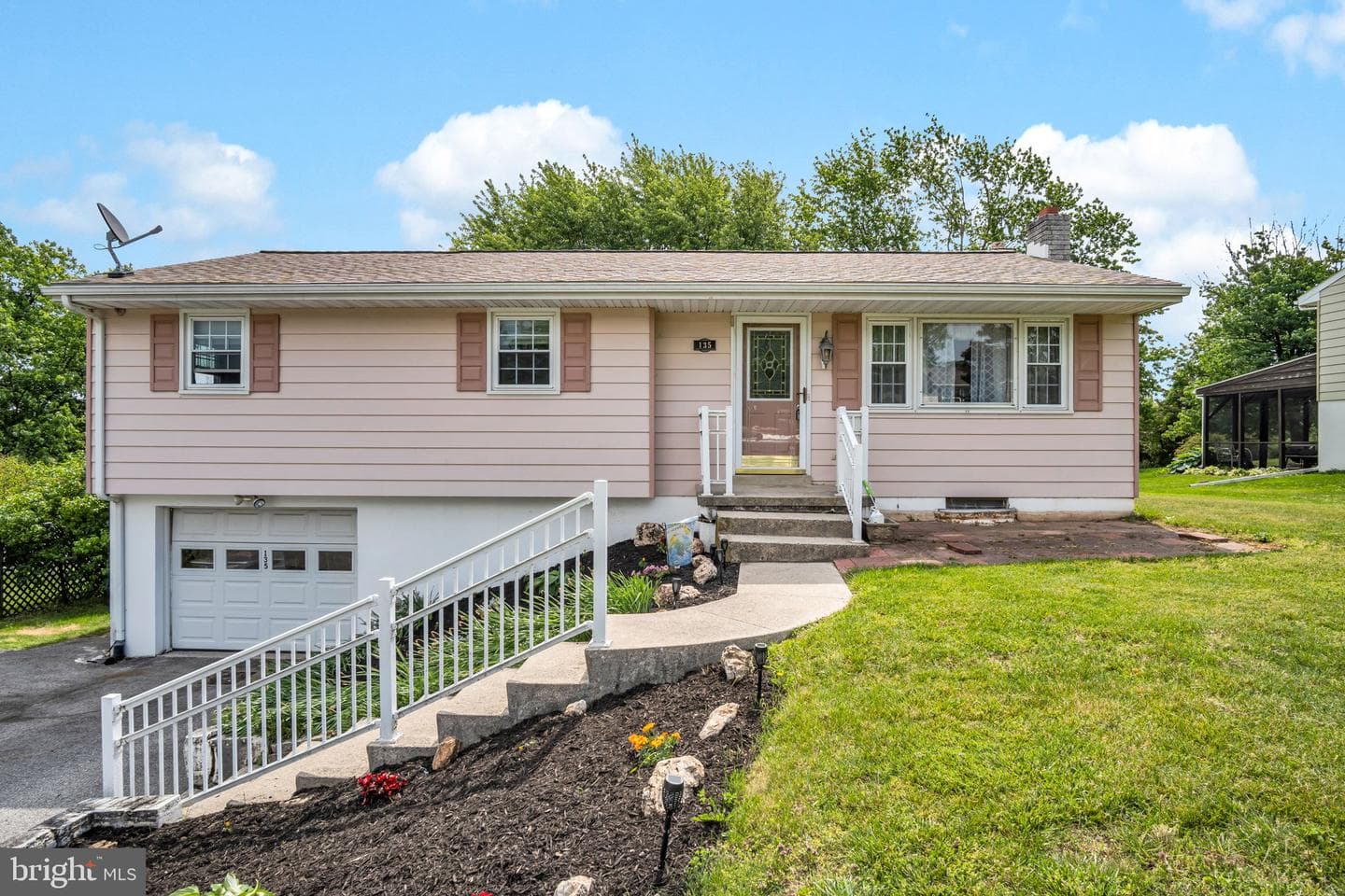 135 Hemler Drive photo 1