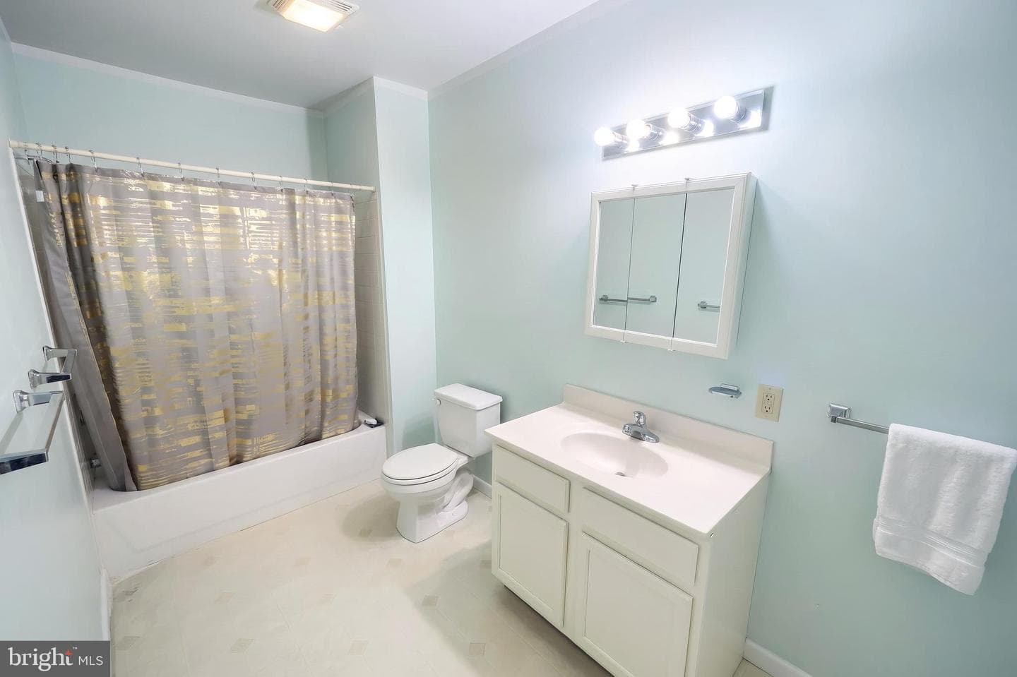 529 Thomas Street photo 9