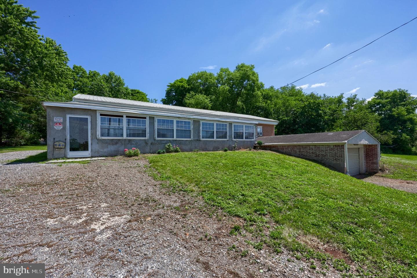 1789 Roosevelt Avenue, York