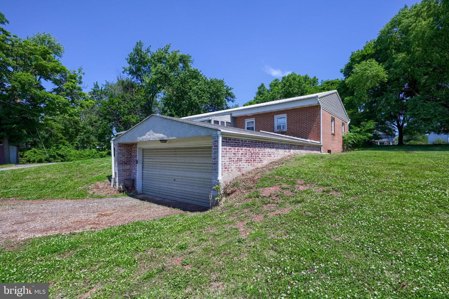 1789 Roosevelt Avenue, York