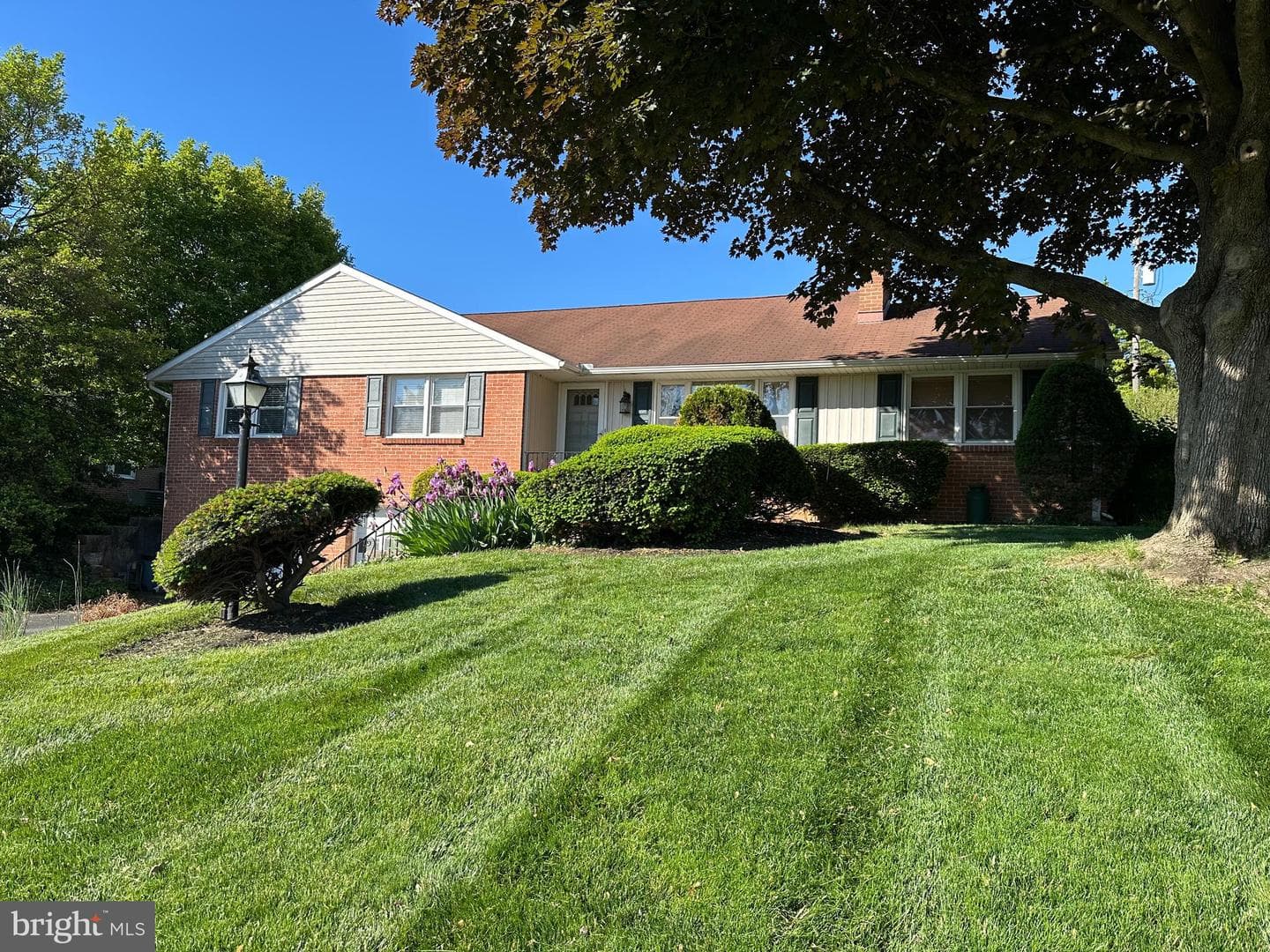 1748 Crescent Road photo 3