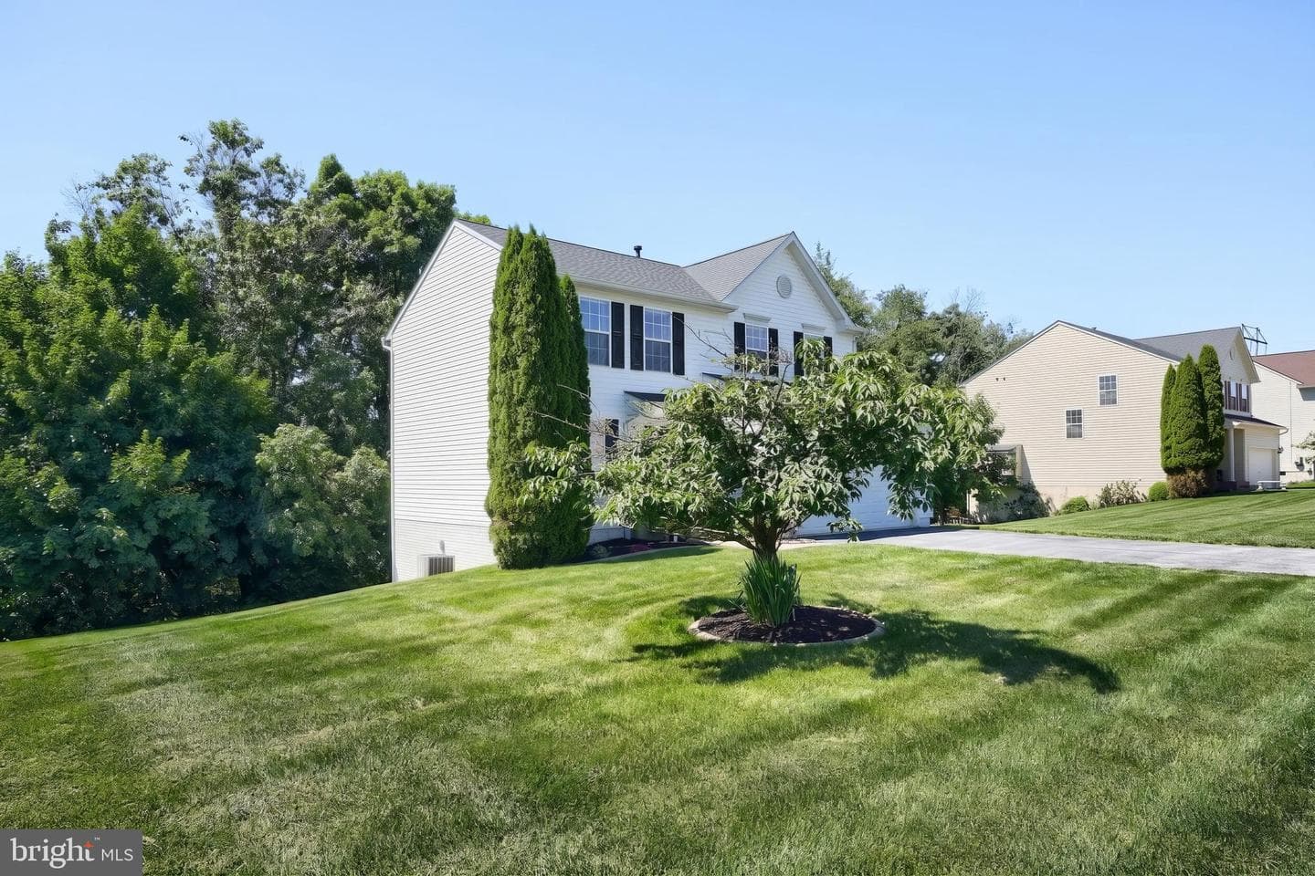 425 Lakeview Drive photo 3