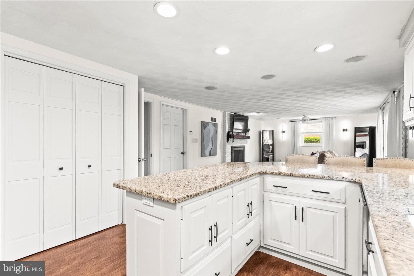 3126 Skylight Drive E photo 18