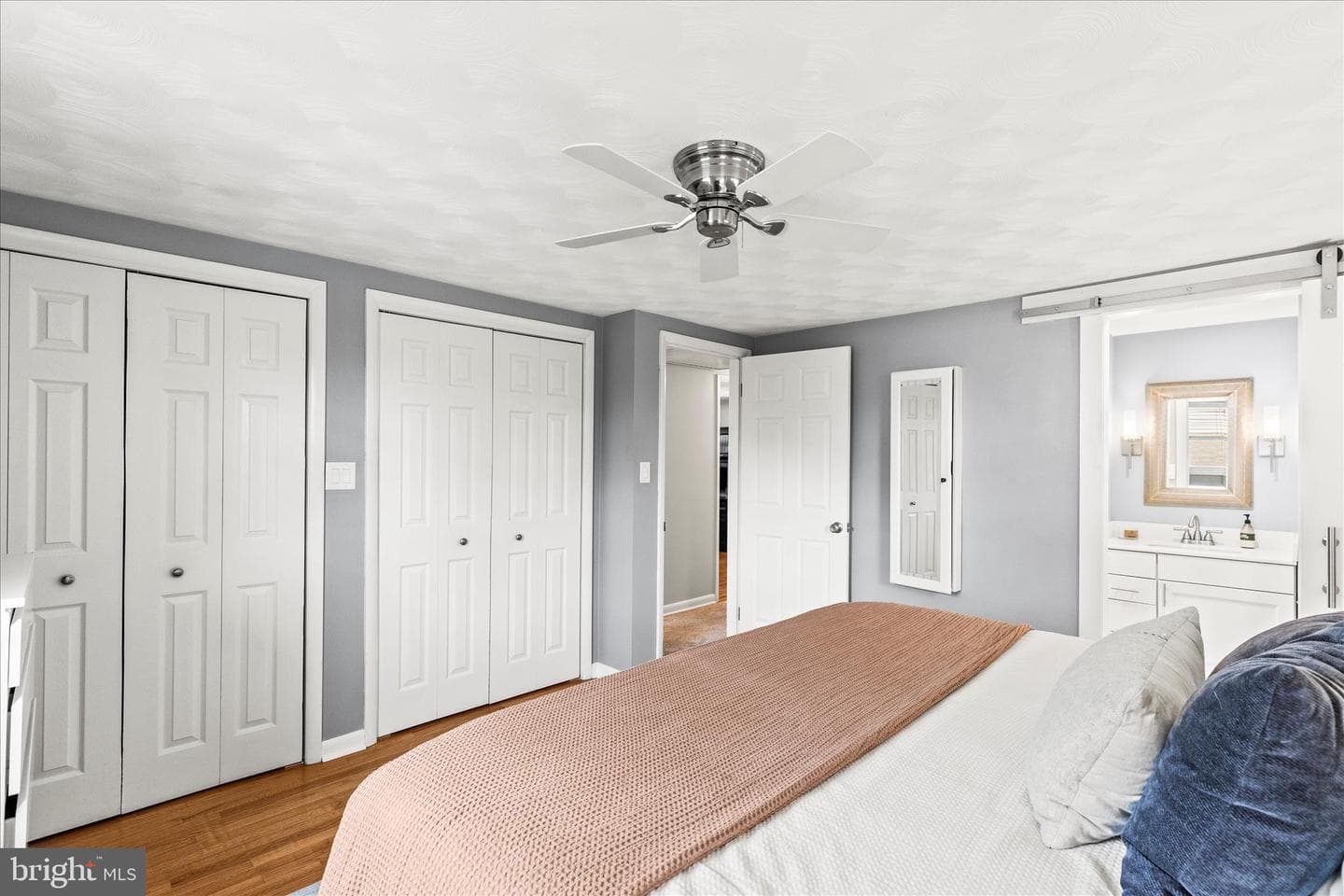 3126 Skylight Drive E photo 25