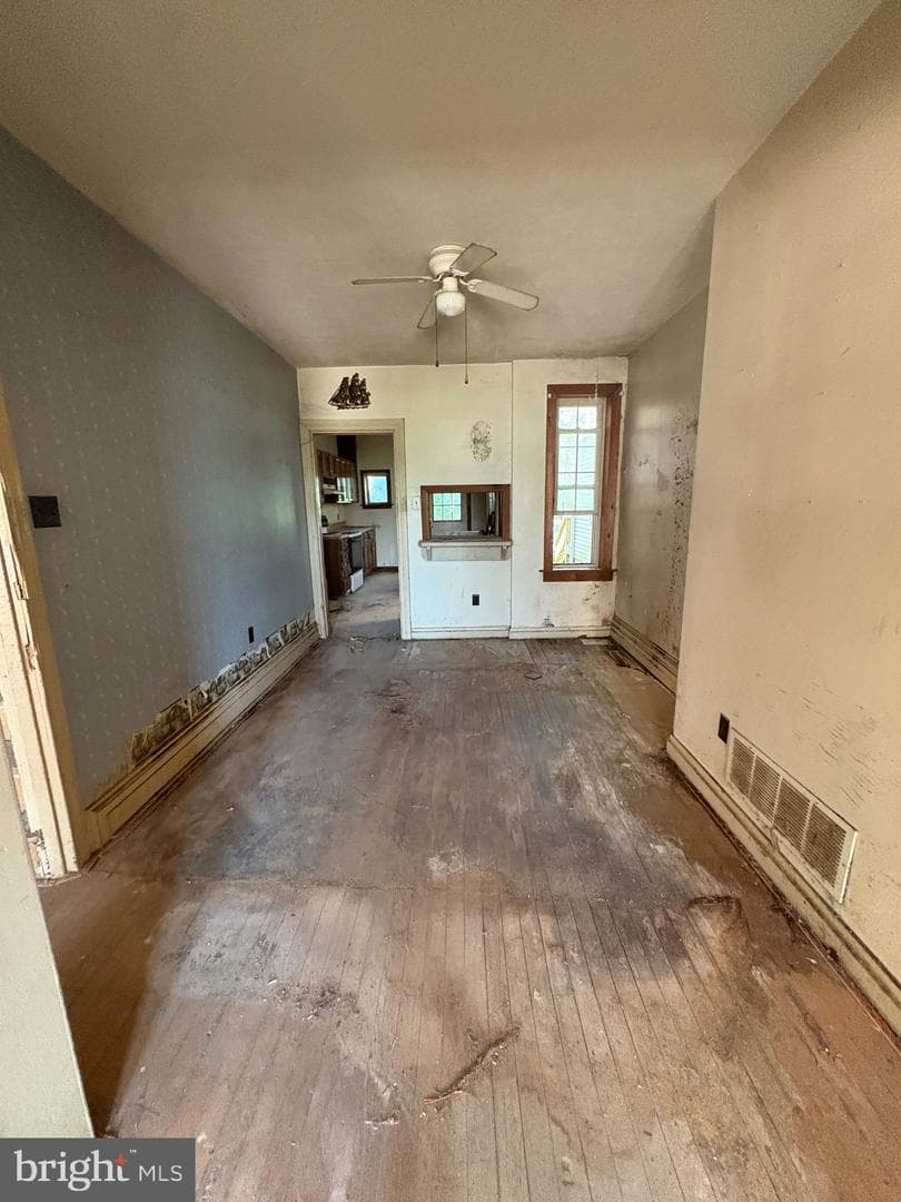 633 York Street photo 4