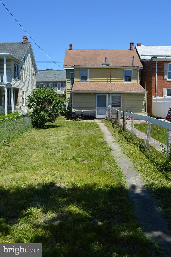 229 Locust Street photo 8