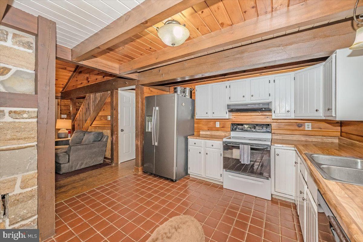 2635 Valley Road photo 10