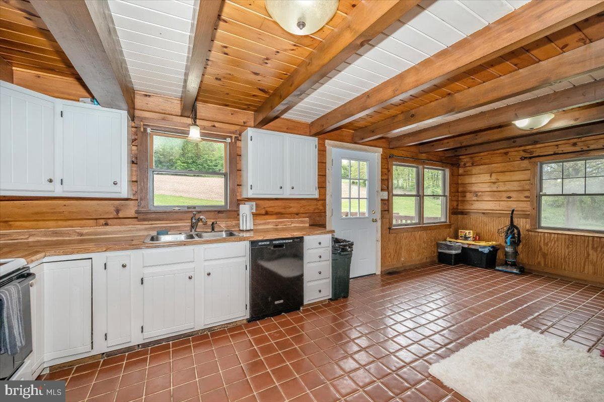 2635 Valley Road photo 11