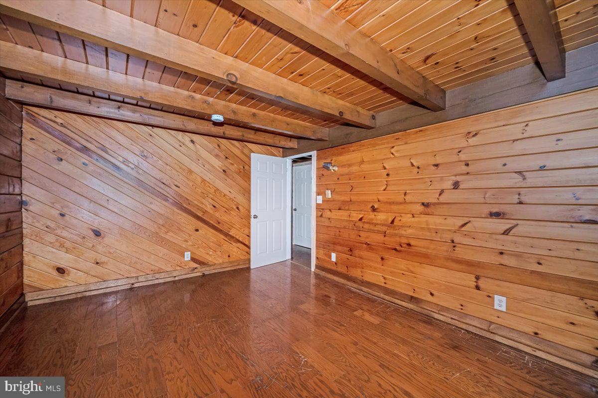 2635 Valley Road photo 17