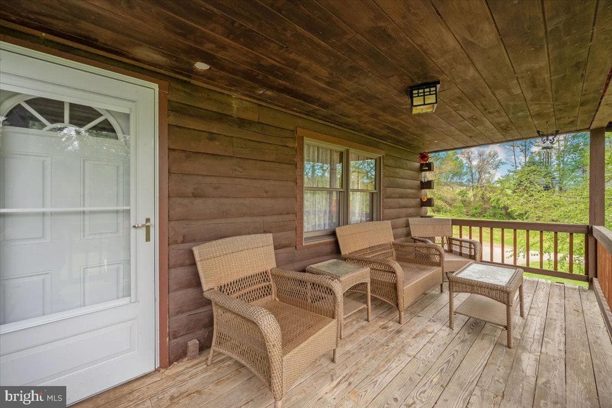 2635 Valley Road photo 2