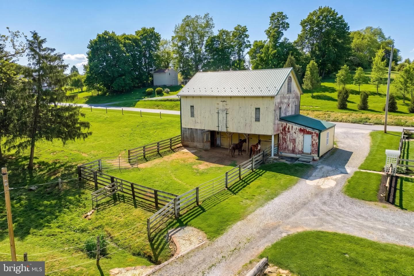 1425 Sunnyside Road photo 3