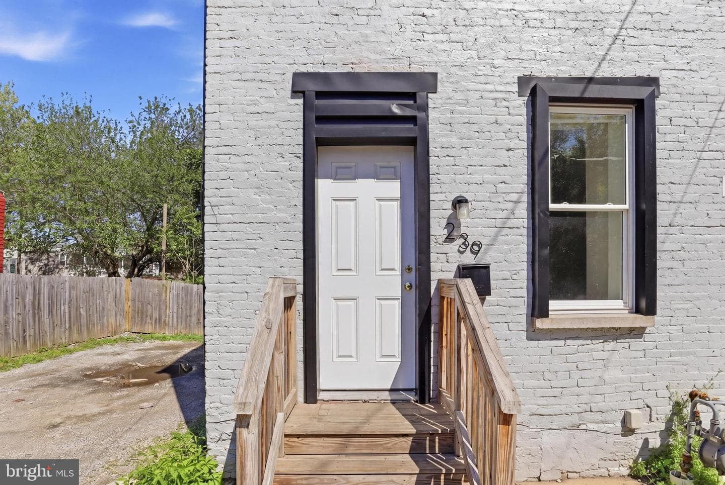 239 Franklin Way photo 3