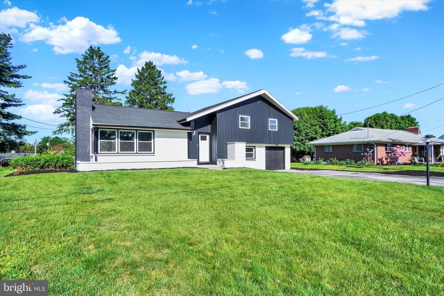 2330 Birch Road photo 2
