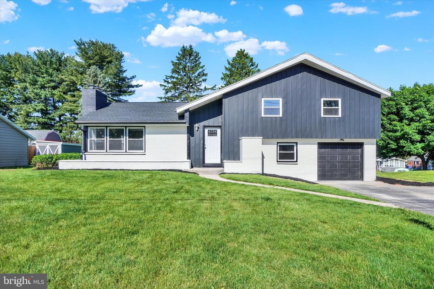 2330 Birch Road photo 3