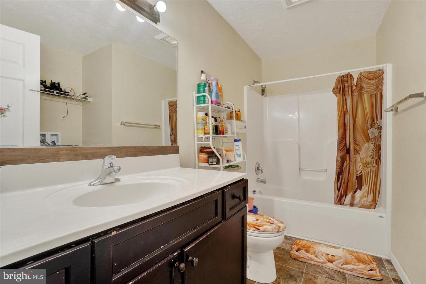 836 W Locust Street photo 17