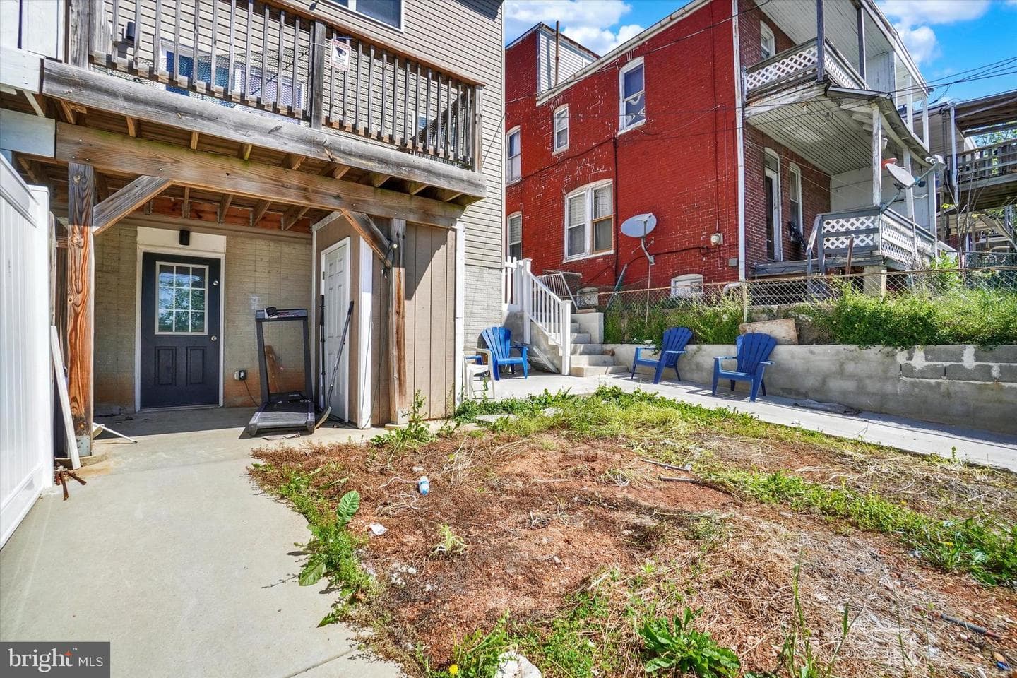 836 W Locust Street photo 23